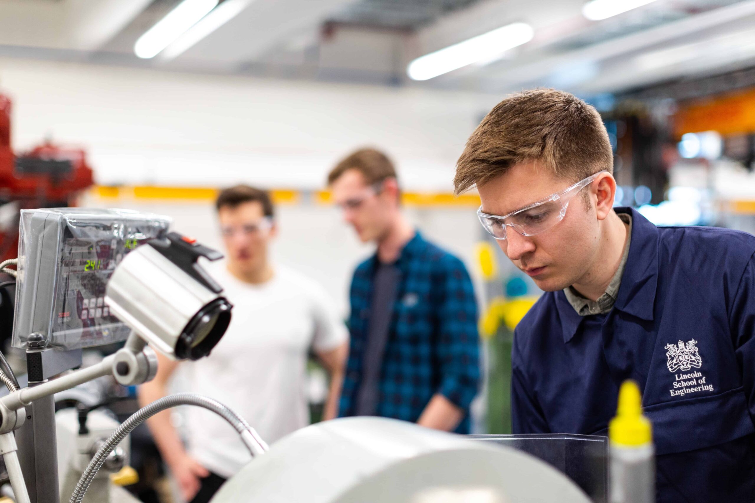 Descubra quais são os cursos técnicos mais promissores em 2025. Veja setores promissores, salários médios e áreas estratégicas para garantir empregabilidade.
