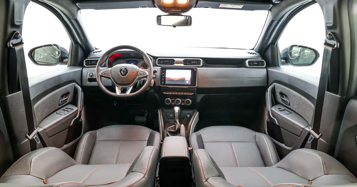 Novo Renault Duster 2026 traz motor turbo, estilo Bigster e mais espaço interno, disputando mercado com SUVs como Creta, Tracker e Kicks.