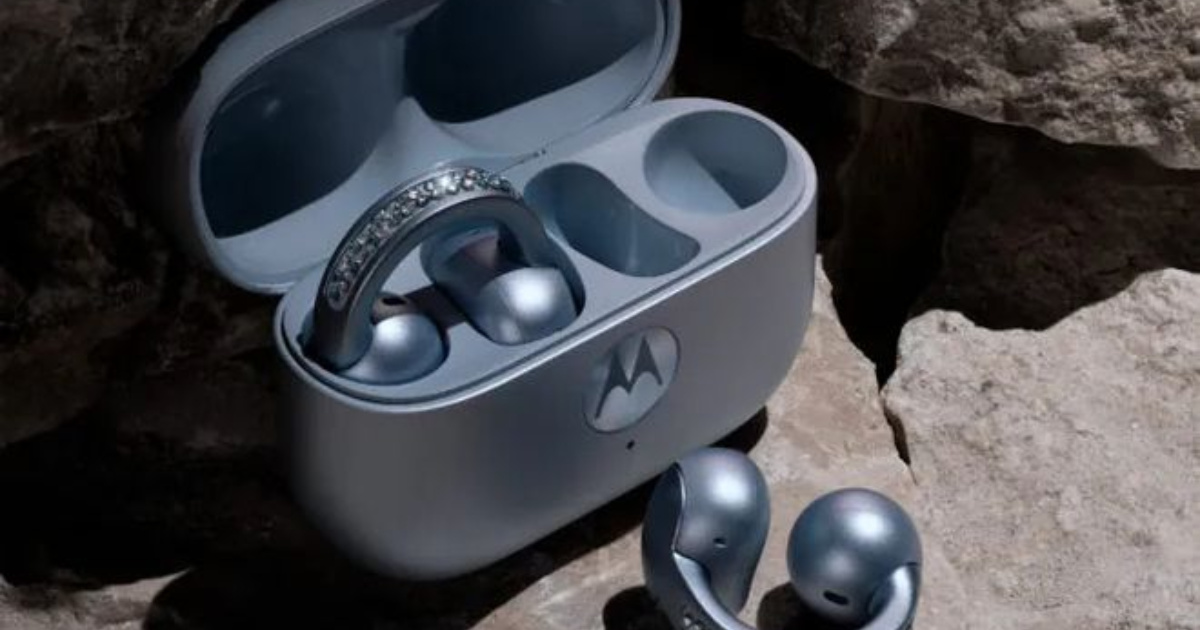 Edição limitada do Motorola razr 60 chega ao Brasil com 35 cristais Swarovski, IA dedicada e câmera de 50 MP. Design e tecnologia exclusivos. (Imagem: Divulgação/Motorola)