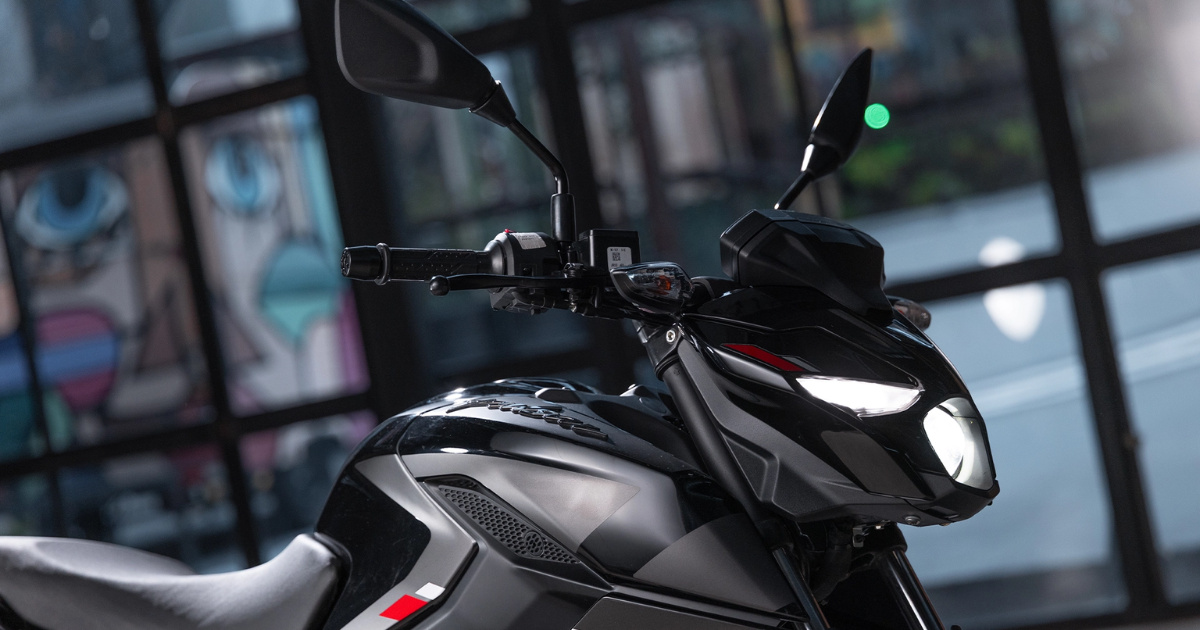 Pulsar N150 chega ao Brasil com ABS, painel digital, consumo de até 50 km/l e tanque de 14 litros. Preço competitivo. (Foto: bajaj)