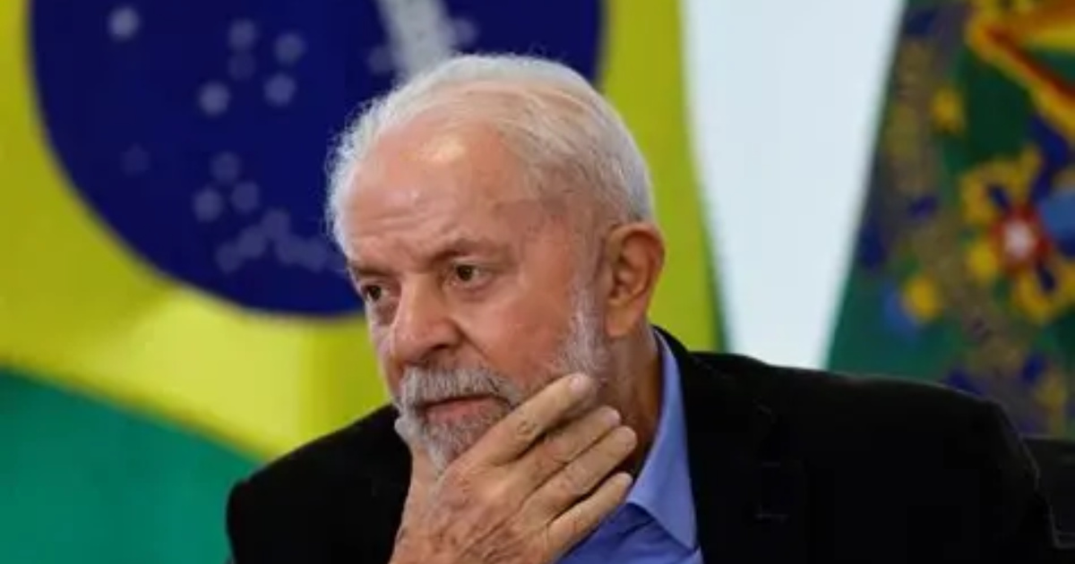 Brasil enfrenta tarifas de 50% dos EUA e busca apoio dos Brics. Conflito inclui sanções a Moraes e pressiona comércio bilateral.