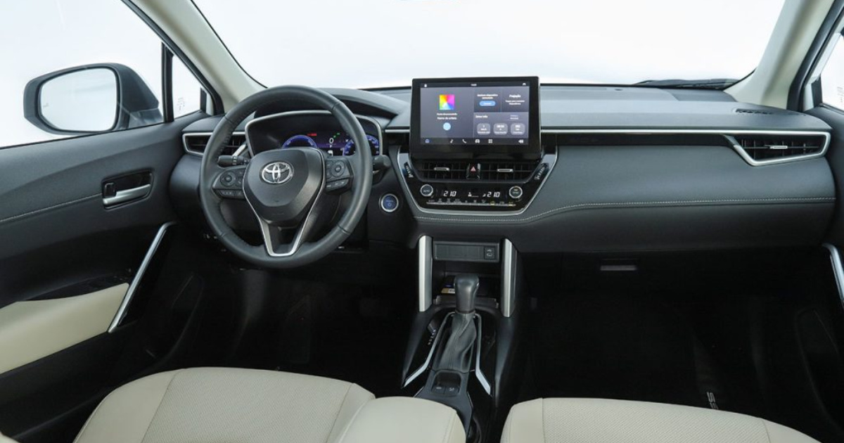 Toyota C-HR+ 2026 estreia na Europa com até 340 cv, 525 km de autonomia, recarga rápida em 30 min, IA e som JBL espacial. (Foto: gurudoscarros)