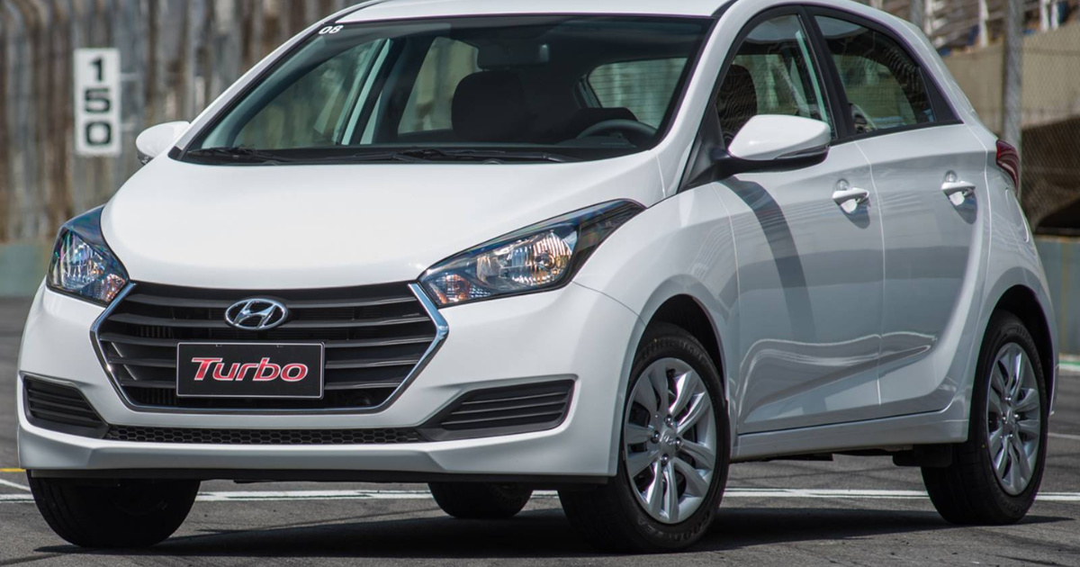 Toyota Corolla GLi 2.0 volta a ser oferecido para PCD com bônus e isenções, preço de R$ 126,9 mil e lote restrito.