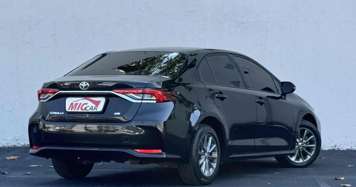Toyota Corolla GLi 2.0 volta a ser oferecido para PCD com bônus e isenções, preço de R$ 126,9 mil e lote restrito. 