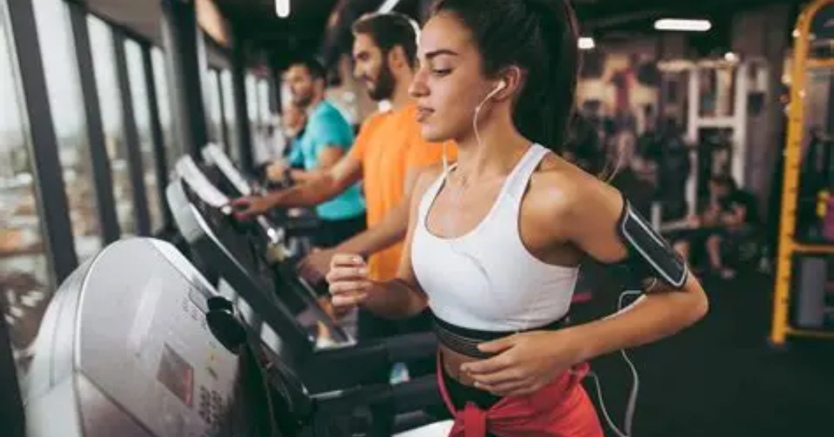 Estudo compara o treino 12-3-30 à corrida e revela maior queima de gordura, mas com sessões mais longas. Descubra como funciona.