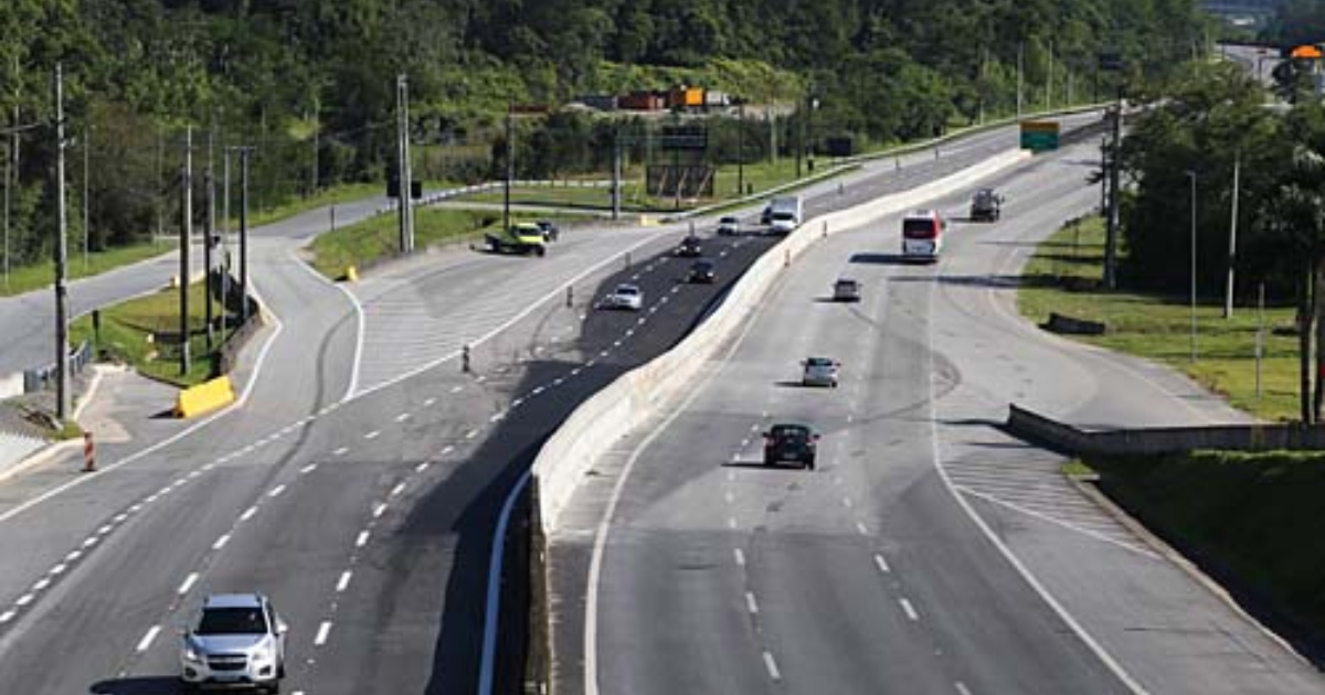 Obras na rodovia Padre Manoel da Nóbrega já aplicaram R$ 134 milhões em melhorias, com novo asfalto, viaturas e pedágio eletrônico.