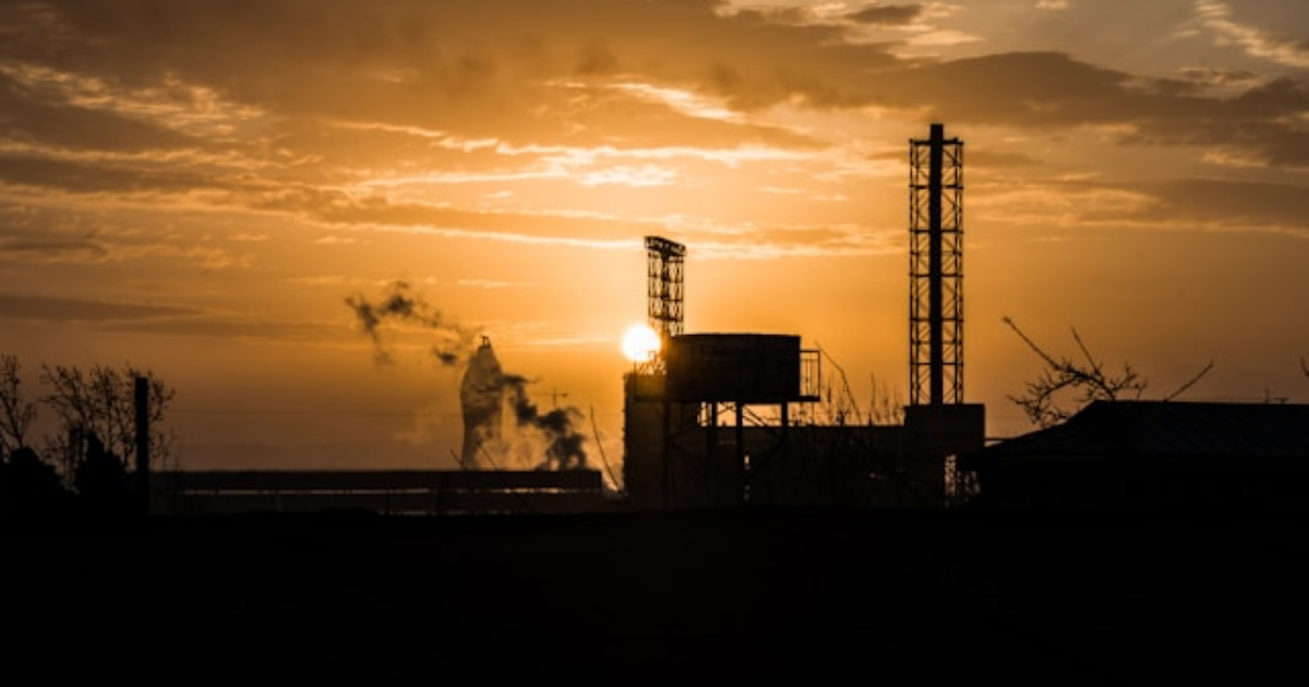 Geólogo brasileiro descobre reserva de petróleo com até 14 bilhões de barris na Coreia do Sul, promessa de mudar a balança energética. (Foto de Orkhan Farmanli na Unsplash)
