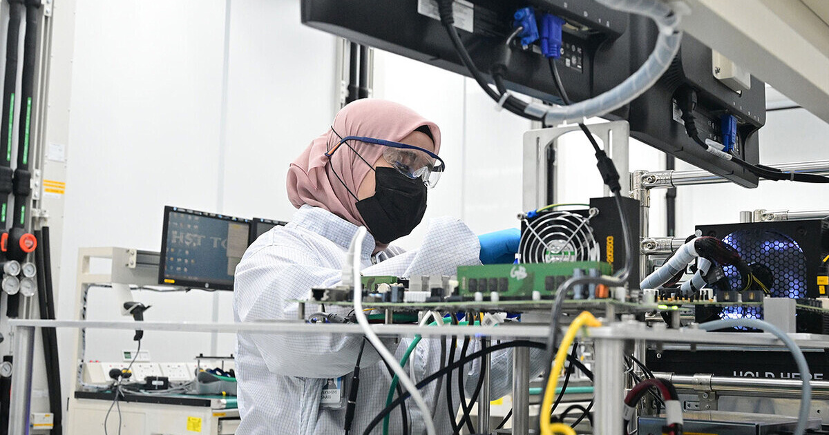 Índia acelera com política industrial, classe média em expansão e aposta bilionária em semicondutores para crescer além do modelo chinês.
