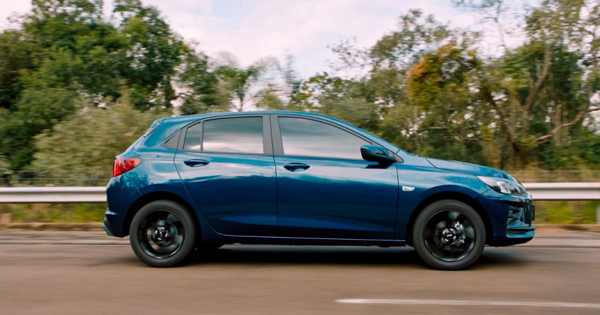 Edição especial Chevrolet Onix 100 anos chega ao Brasil com visual exclusivo, motor 1.0, autonomia de até 16,9 km/l e apenas 1.000 unidades. (Foto: Divulgação/Chevrolet)