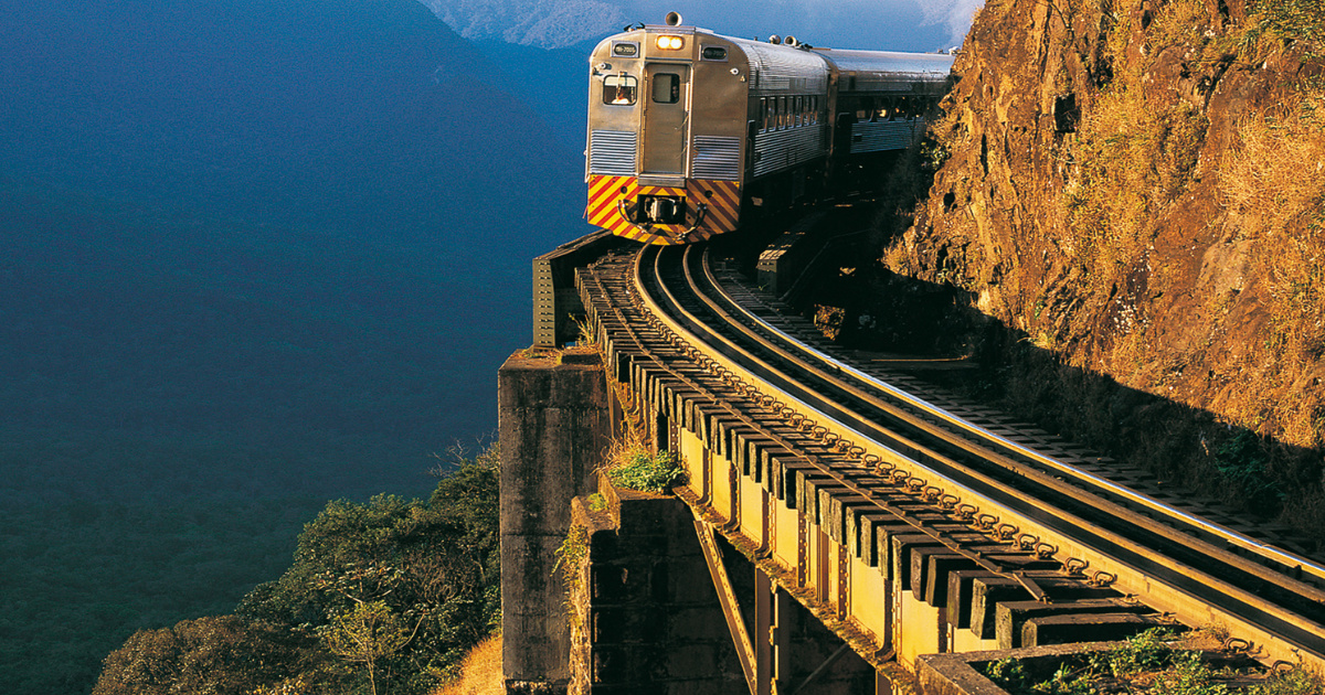 Explore viagens sobre trilhos no Brasil com maria-fumaça histórica, passeios por vinícolas, túneis na mata e roteiros ferroviários imperdíveis. (Foto: Carlos Renato Fernandes)