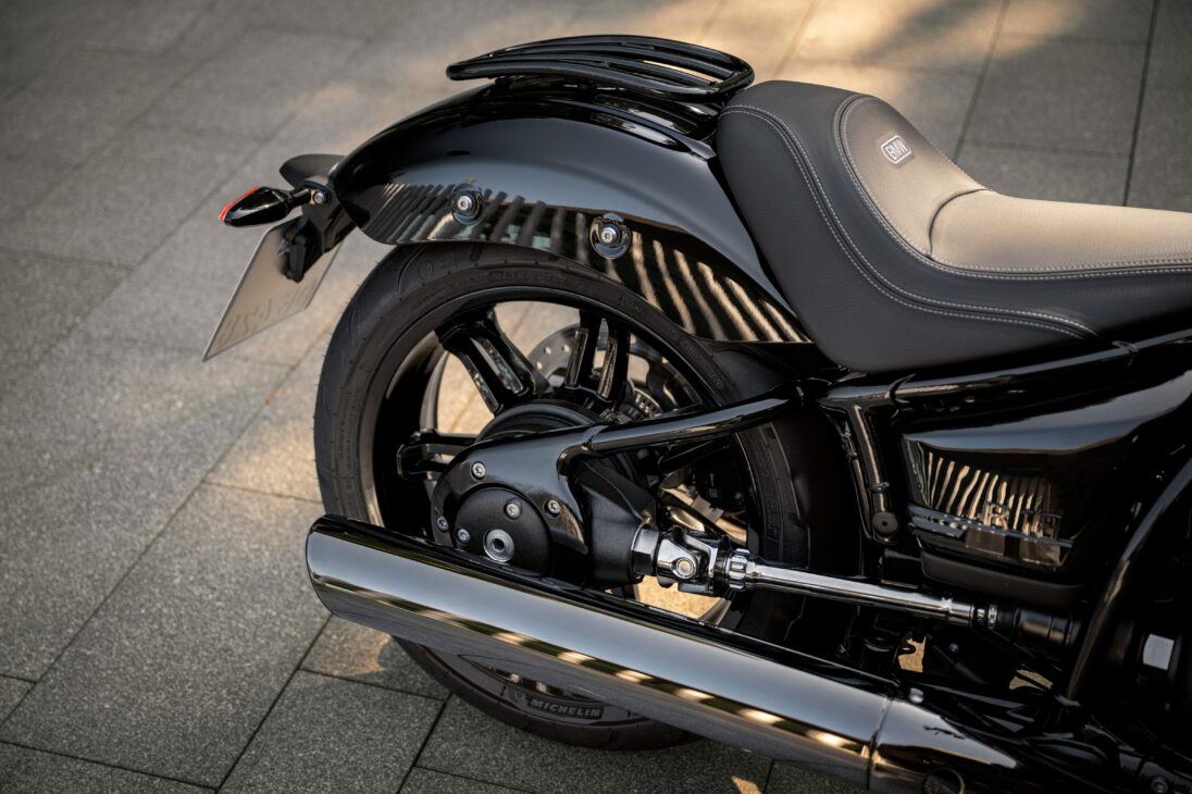 Saiba mais da BMW Motorrad R 18 2025! Combina design clássico e um motor poderoso. Uma moto onde estilo e função se encontram em perfeita harmonia. Imagem: BMW