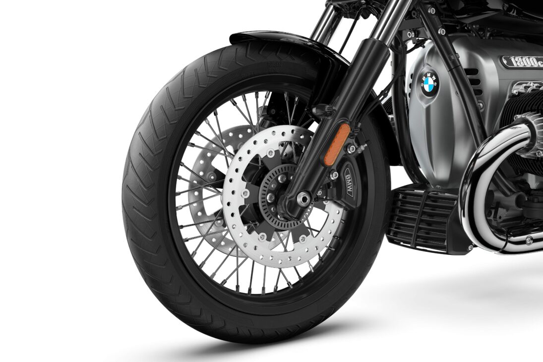 Saiba mais da BMW Motorrad R 18 2025! Combina design clássico e um motor poderoso. Uma moto onde estilo e função se encontram em perfeita harmonia. Imagem: BMW