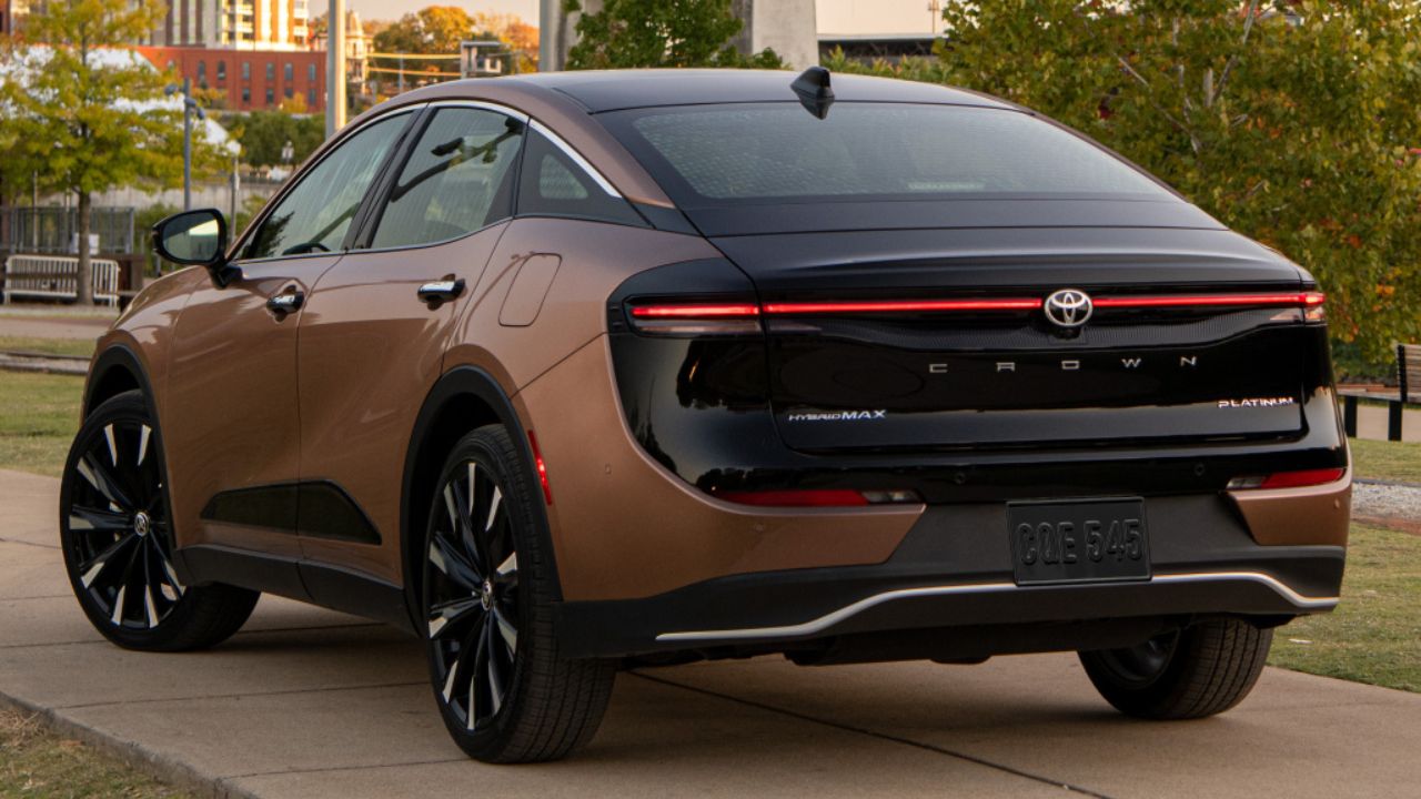 Novo Toyota Crown é lançado na Argentina.