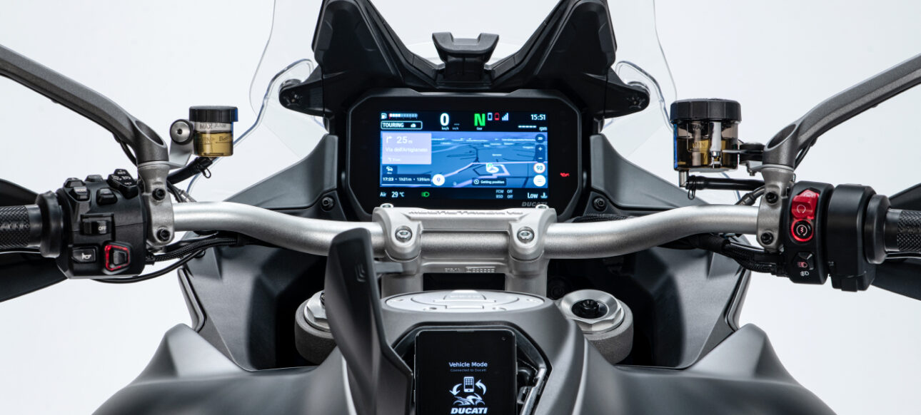 Conheça a nova Ducati Multistrada V4S 2025, a moto que traz motor de 170 cv, radar anticolisão e interface em português. 