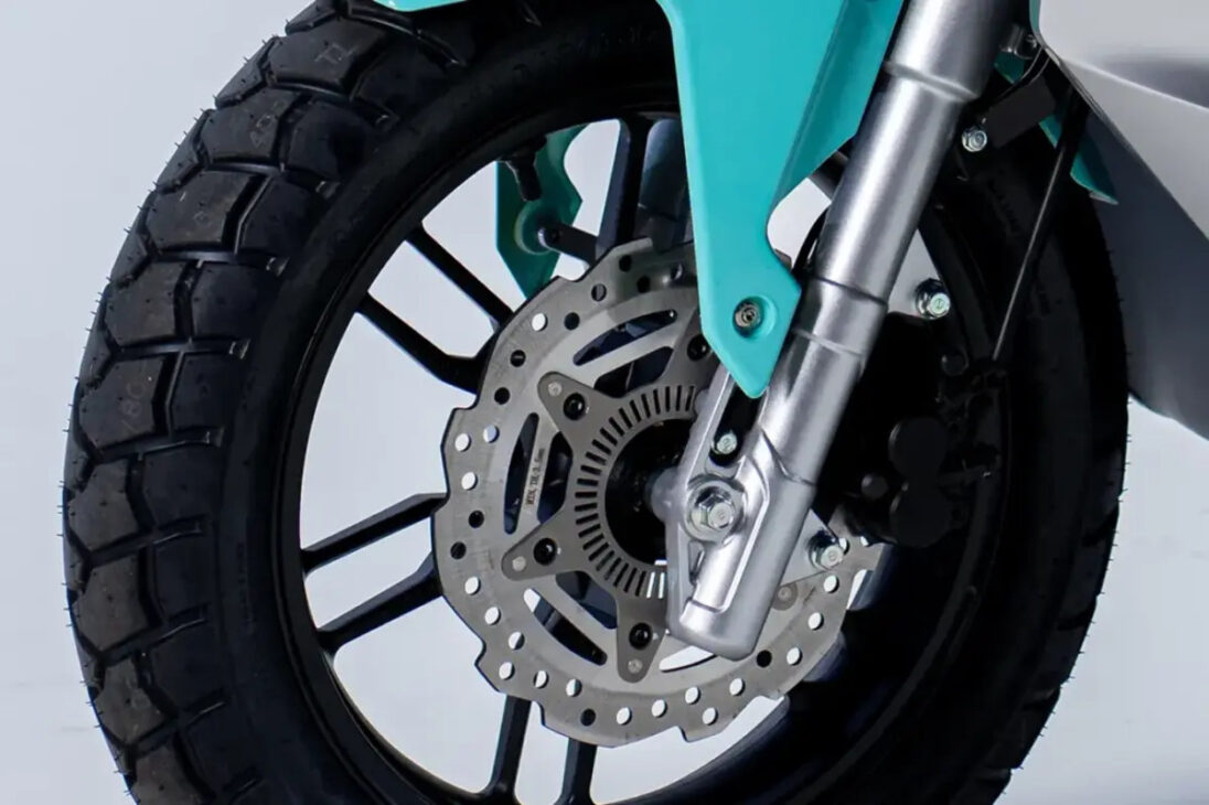 Descubra o preço e detalhes da Shineray Urban 150: scooter moderna com motor 150 cc, ABS nas duas rodas, painel digital, conectividade e ótimo custo-benefício.