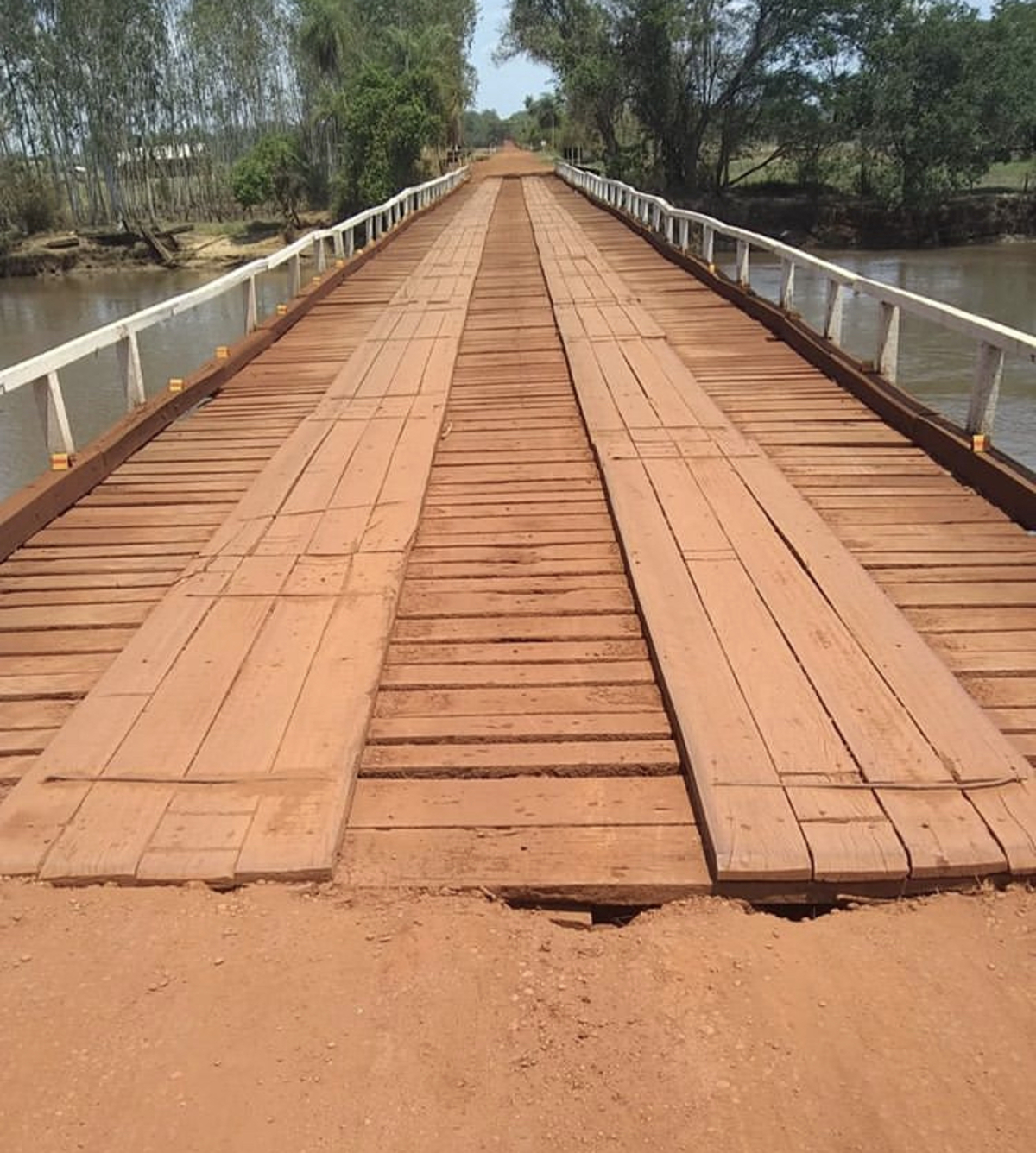 Entenda mais sobre o governo de Mato Grosso substituir de 1.300 pontes de madeira por concreto até 2026, visando segurança e agilidade no estado.