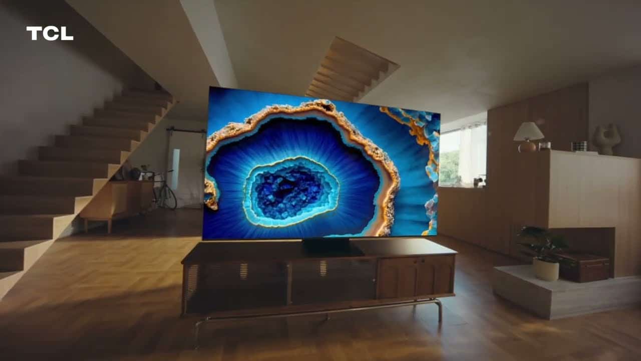 TV 4K premium de 75” com QD-MiniLED, ideal para quem quer transformar a sala em cinema, aparece com 18% de desconto na Amazon: TCL C755 pode ser adquiriuda em até 10x sem juros
