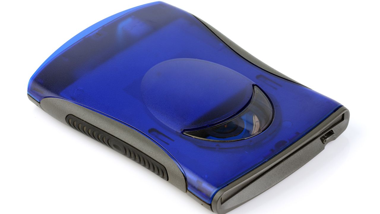 o “pendrive” dos anos 90 — com até 100 MB de espaço, era a solução high-tech para quem achava o disquete pequeno demais e o CD ainda distante.