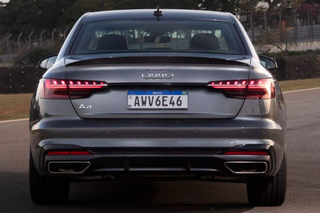 11 carros descontinuados em 2025 no Brasil: Audi A4, Compass diesel, Jaguar SUVs e Toyota Yaris deixam de ser vendidos sem alarde