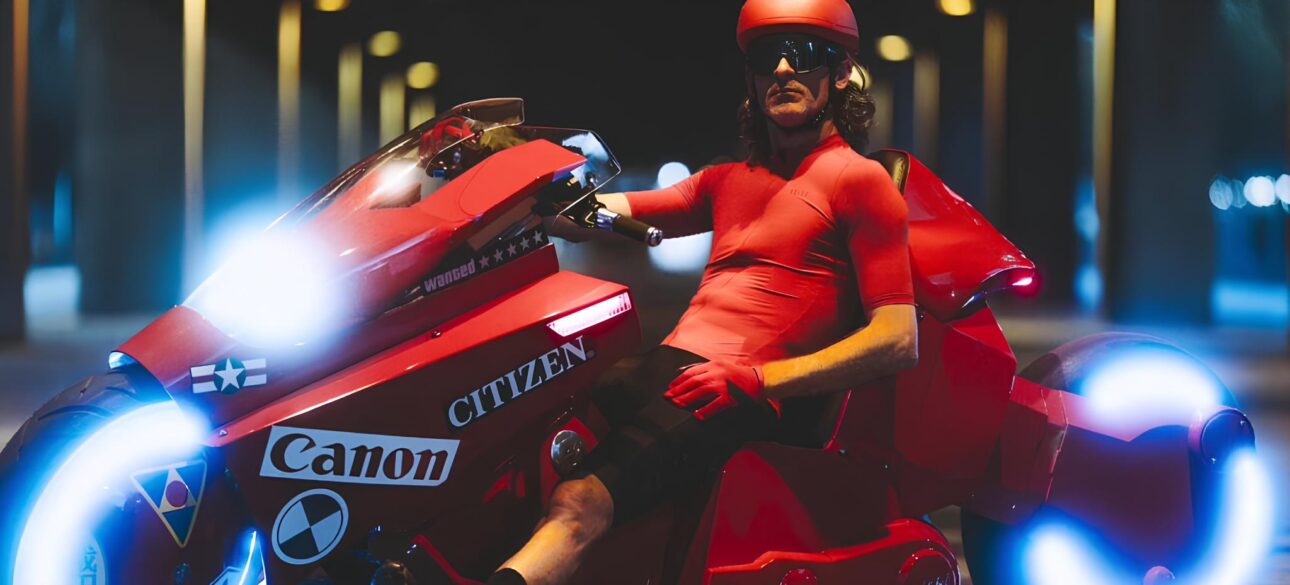 A moto icônica do anime Akira ganha réplica funcional com design futurista e tecnologia elétrica; conheça a máquina que já custa uma fortuna