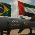 Brasil entra na rota dos mísseis parceria com grupo árabe de R$ 3 bilhões vai produzir e exportar a nova e poderosa arma da Marinha, além de gerar 800 empregos diretos e indiretos