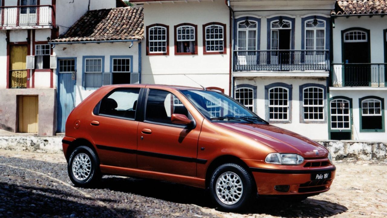 Descubra os carros que fizeram sucesso apenas no Brasil, como Jeep Renegade, Honda HR-V, Fiat Palio, Hyundai Tucson e Nissan Kicks, e entenda por que conquistaram o público brasileiro.