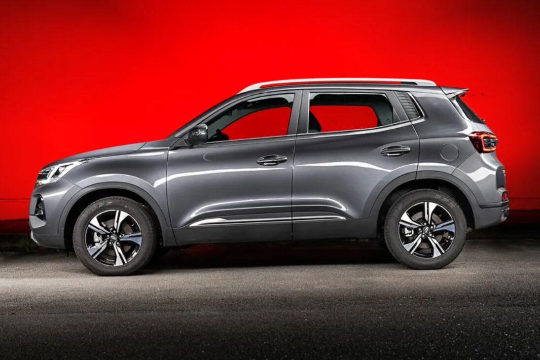 A principal mudança do novo Tiggo 5X Sport é a adoção de rodas aro 18 com pneus Pirelli Scorpion, antes exclusivas da versão Pro. 