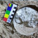 Cientistas acharam cristais dentro de ovos de dinossauros com cerca de 85 milhões de anos, datados por método U-Pb. A descoberta no sítio Qinglongshan, China, ajuda a compreender o clima do Cretáceo.