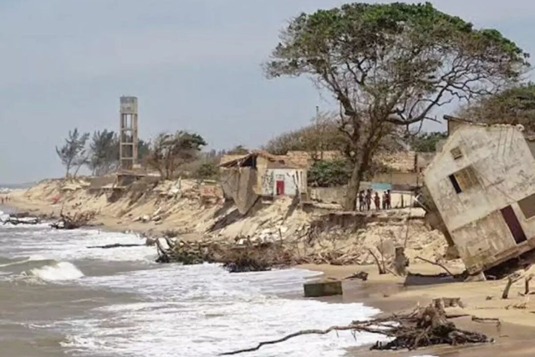 Cidade brasileira perdeu até 8 metros de praia por ano e já soma mais de 200 construções destruídas desde os anos 2000 em Atafona