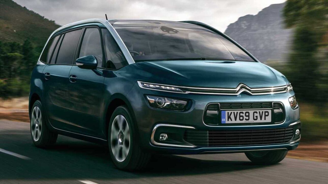 Raro no Brasil, o Citroën Grand C4 Picasso combina motor 1.6 THP, 7 lugares, entre-eixos de picape e autonomia de 684 km em um monovolume à frente do tempo.