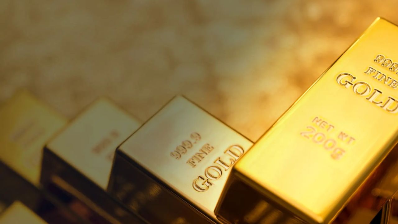 Com a Rússia atacando a Ucrânia e o dólar em queda, os investidores correm para o ouro, que se consolida como o principal ativo de segurança do mundo