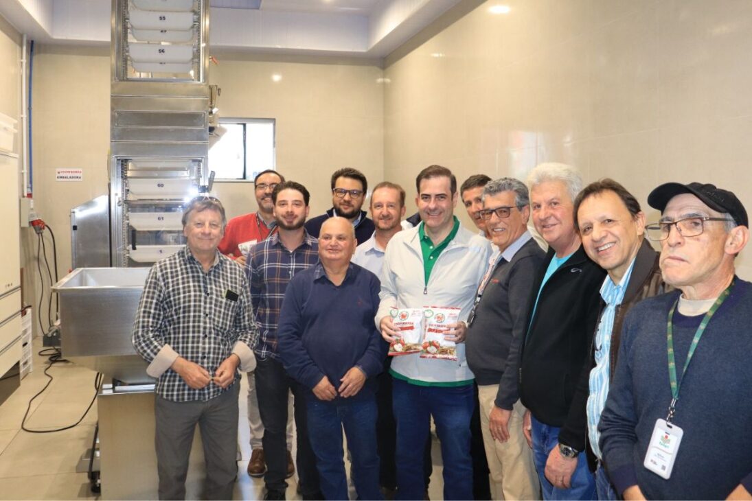 O que antes era descartado como resíduo da fabricação de sucos ganhou espaço no mercado como farinha, farelo e até chips crocantes de maçã