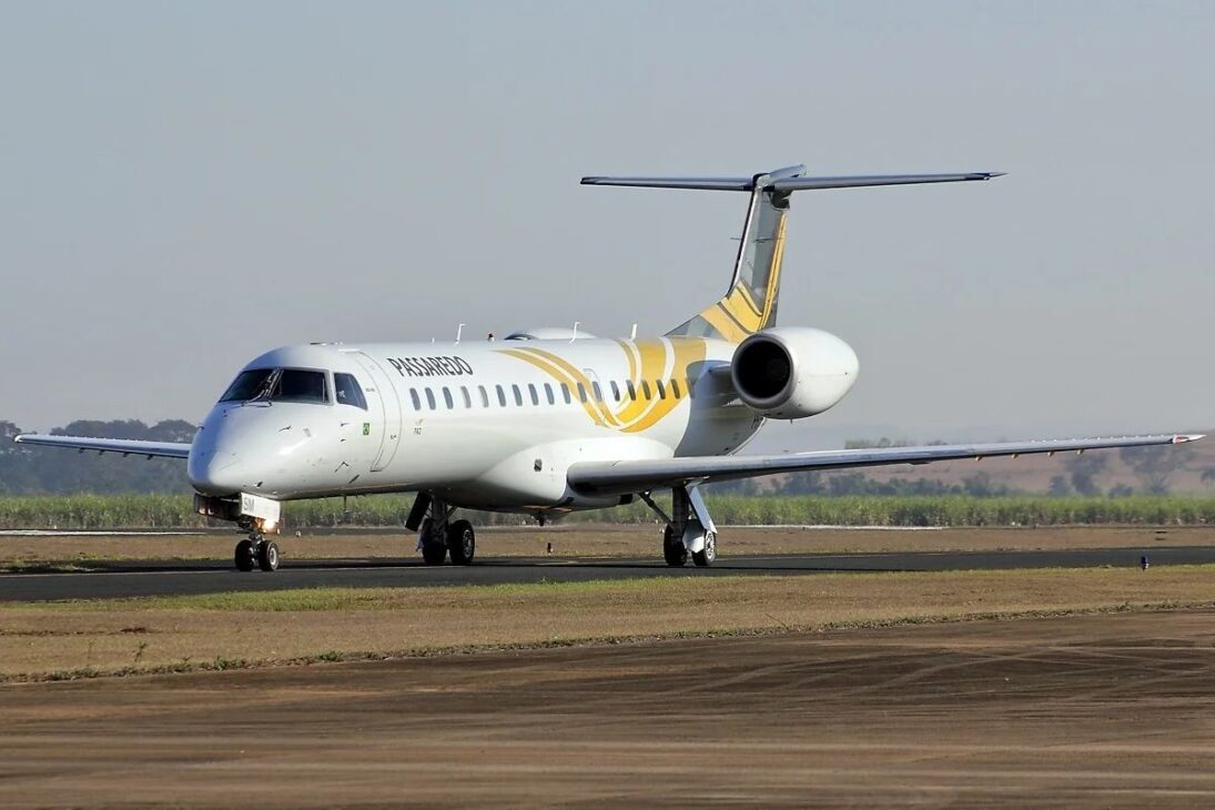 ERJ145: jato brasileiro que estreou em 1995, ganhou certificação tripla, levou a ponte aérea em 2002 e ainda voa com mais de 900 unidades ativas