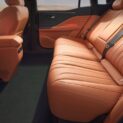 GAC Aion V custa R$ 220 mil, preço de T-Cross, vem com geladeira que vira micro-ondas, massagem nos bancos e vira cama de casal