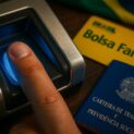 Biometria obrigatória já vale para aposentadoria, Bolsa Família e BPC; veja como verificar no INSS se o cadastro foi feito e o que decidiu o governo federal.