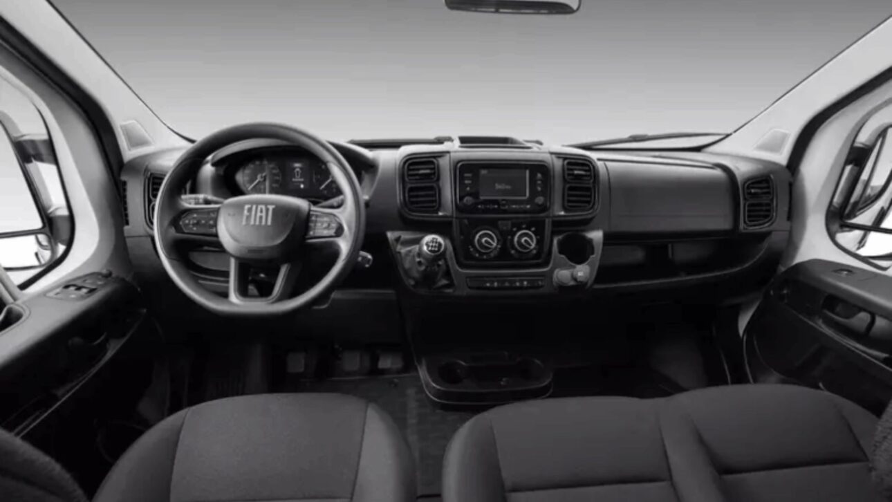 Fiat Ducato 2026 chega ao Brasil com motor 140 cv, até 13 m³ de carga, autonomia de 972 km e novas soluções de conectividade.