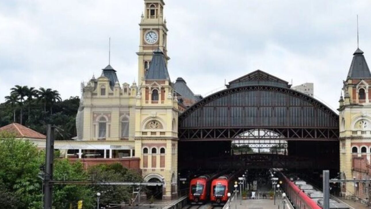 Primeira ferrovia paulista, inaugurada em 1867, ainda liga Santos ao interior, vence a Serra do Mar e transporta milhões de toneladas.