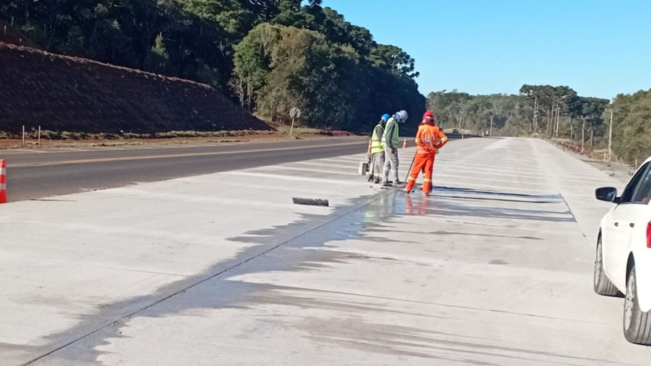 Obras na PRC-466 em Guarapuava avançam 54%, com whitetopping, ponte concluída e novos sistemas de drenagem e iluminação.