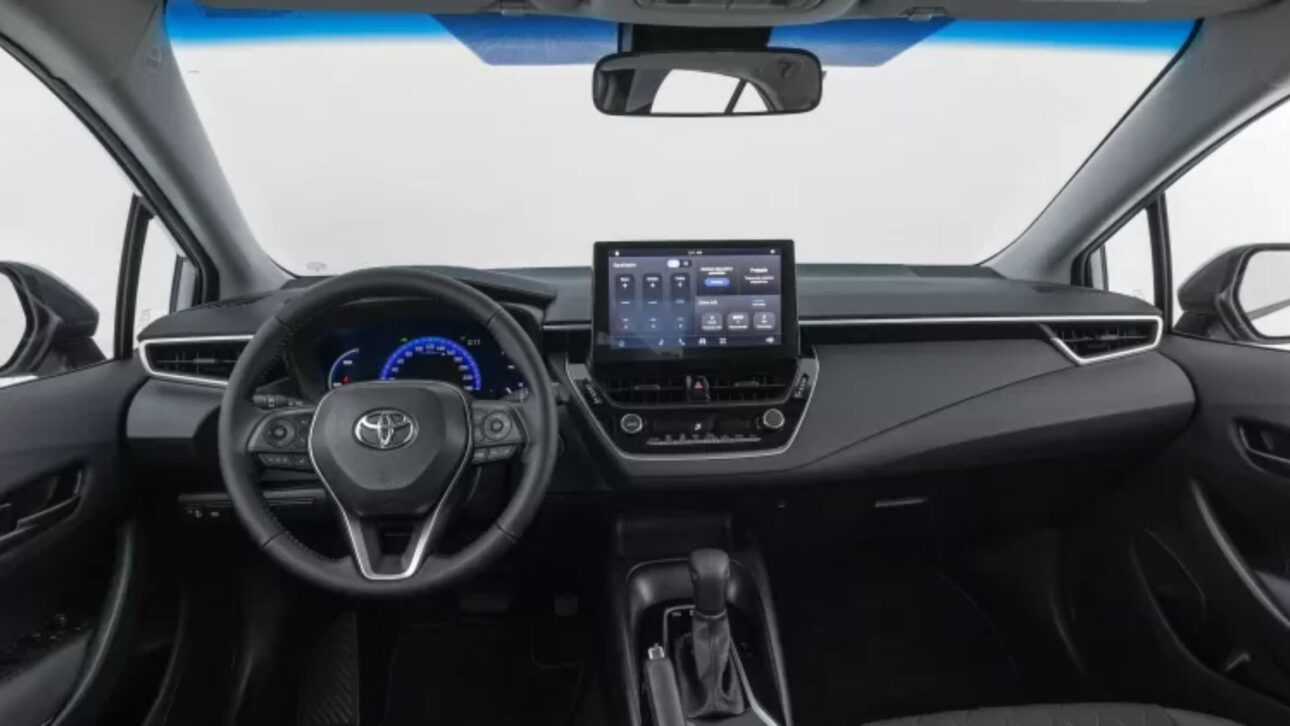 Toyota lança Corolla GLi Hybrid com motor híbrido flex, consumo de 17,5 km/l, pacote ADAS de segurança e garantia de até 10 anos.