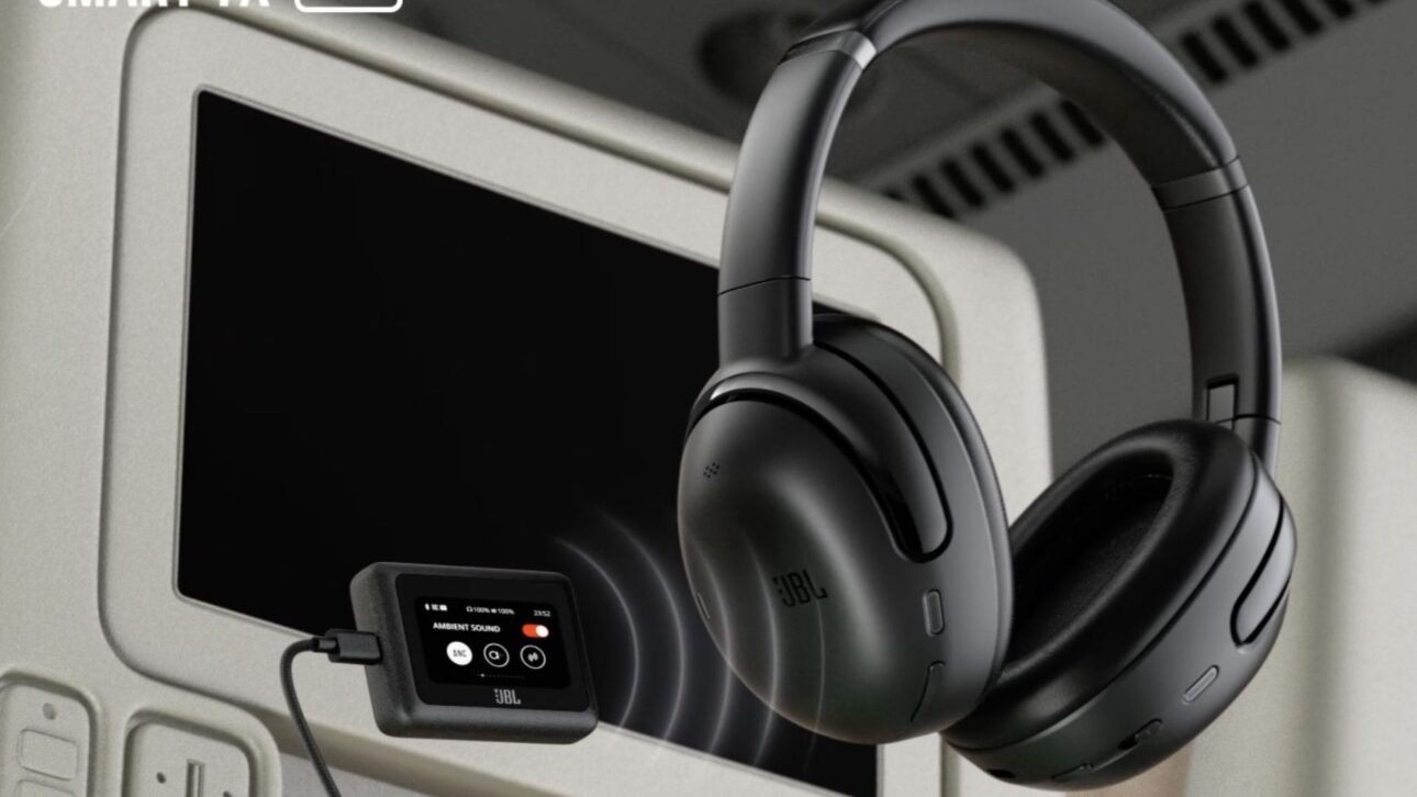 Os novos JBL Tour One M3 e Smart Tx trazem cancelamento de ruído 2.0, som 360, personalização auditiva e bateria de até 70h.