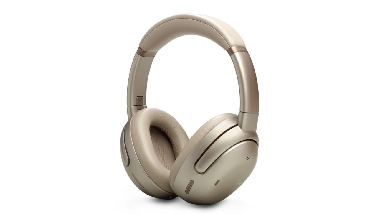 Os novos JBL Tour One M3 e Smart Tx trazem cancelamento de ruído 2.0, som 360, personalização auditiva e bateria de até 70h.
