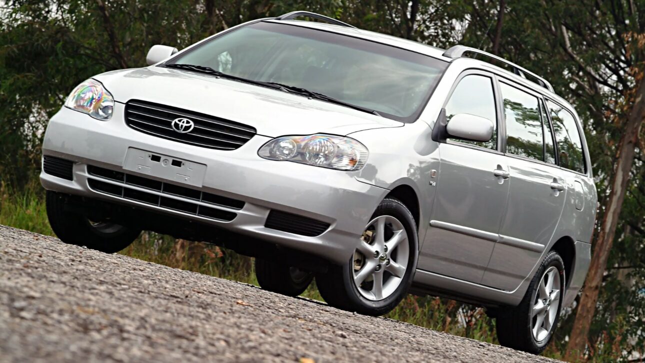 Toyota Corolla Fielder 2005 confiável e espaçosa, ideal para famílias. (Imagem: Cars-Directory)