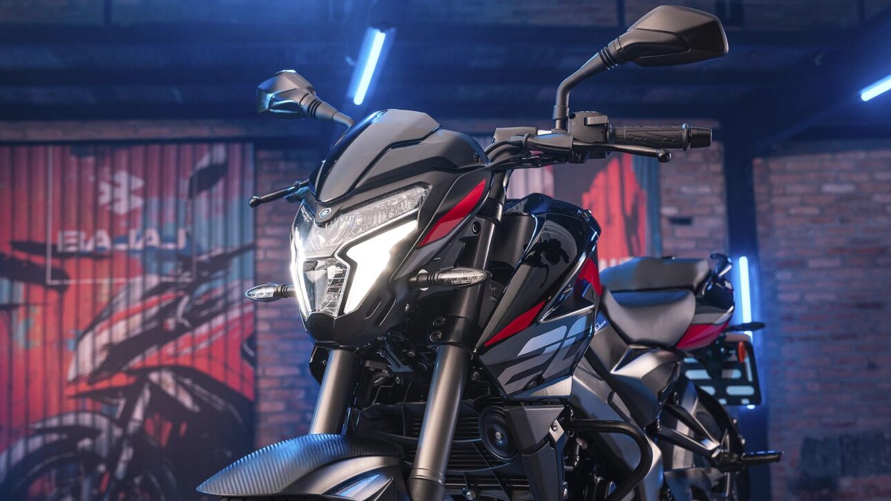 Bajaj Dominar NS200 2025 chega ao Brasil por R$ 20.900 com motor 199,5 cc, ABS duplo, Bluetooth e autonomia de até 40 km/l.
