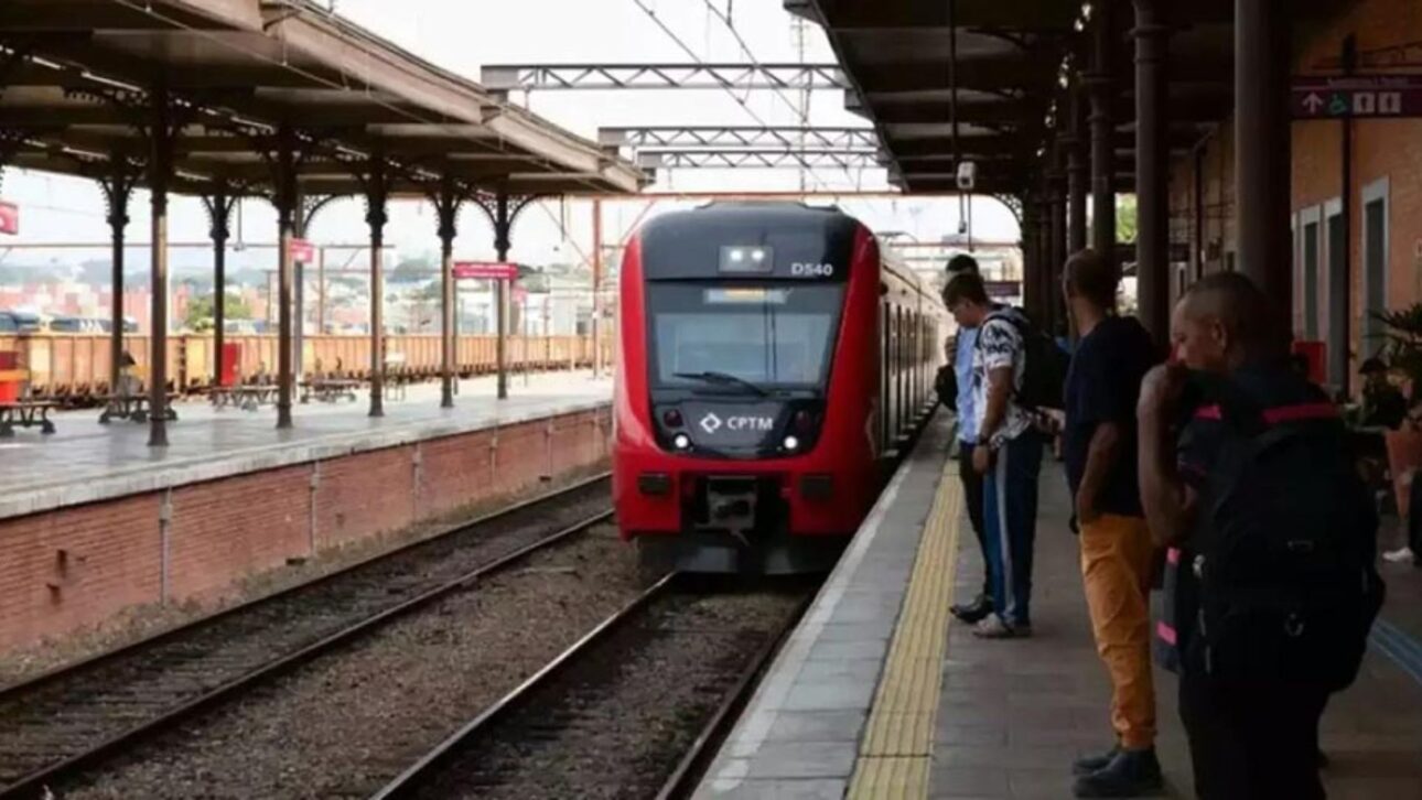 Vista de plataforma de estação de passageiros representando trechos urbanos no TIC Eixo Sul ligando São Paulo ao litoral paulista. (Imagem: divulgação)