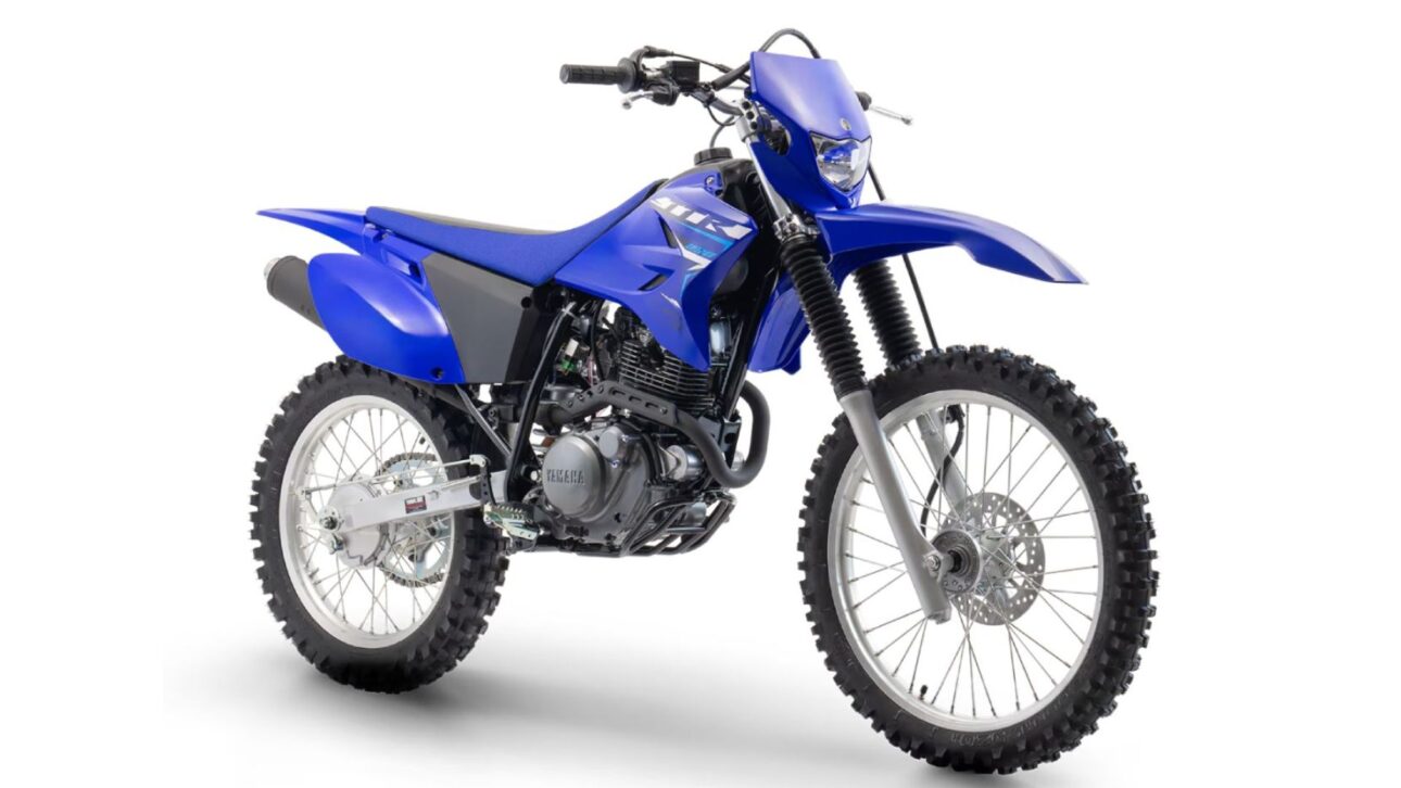 Nova Yamaha TT-R 230 2026 chega ao Brasil com motor 223 cm³, 6 marchas, grafismos inéditos e preço sugerido de R$ 19.990.