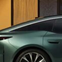 Toyota revela o bZ7, sedã elétrico com motor Huawei, cockpit HarmonyOS e rodas de 21", pronto para desafiar BYD Han e Nio ET7.