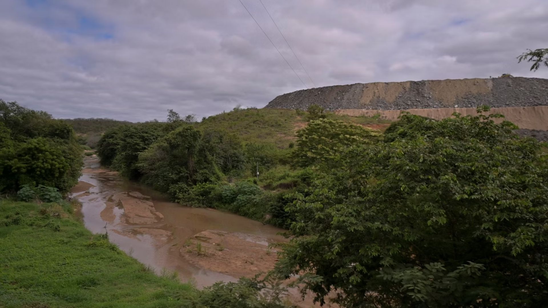 Mineradora canadense Sigma Lithium retira milhões de litros do rio Jequitinhonha em Minas e é acusada de causar crise hídrica. Foto: FRED MAGNO