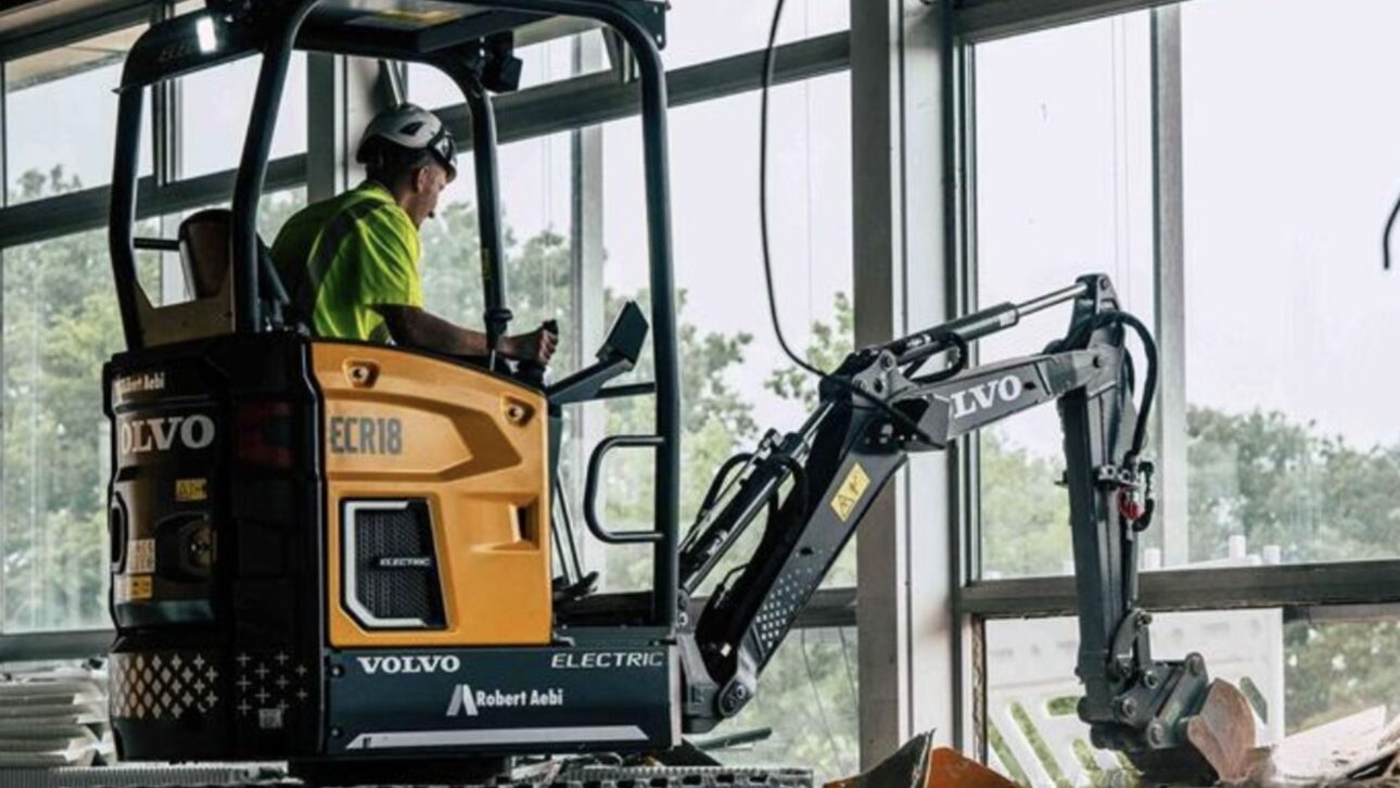 Volvo apresenta escavadeiras elétricas com torque imediato, silêncio 9 dB menor e powerbank de 7,5 toneladas para obras sustentáveis.