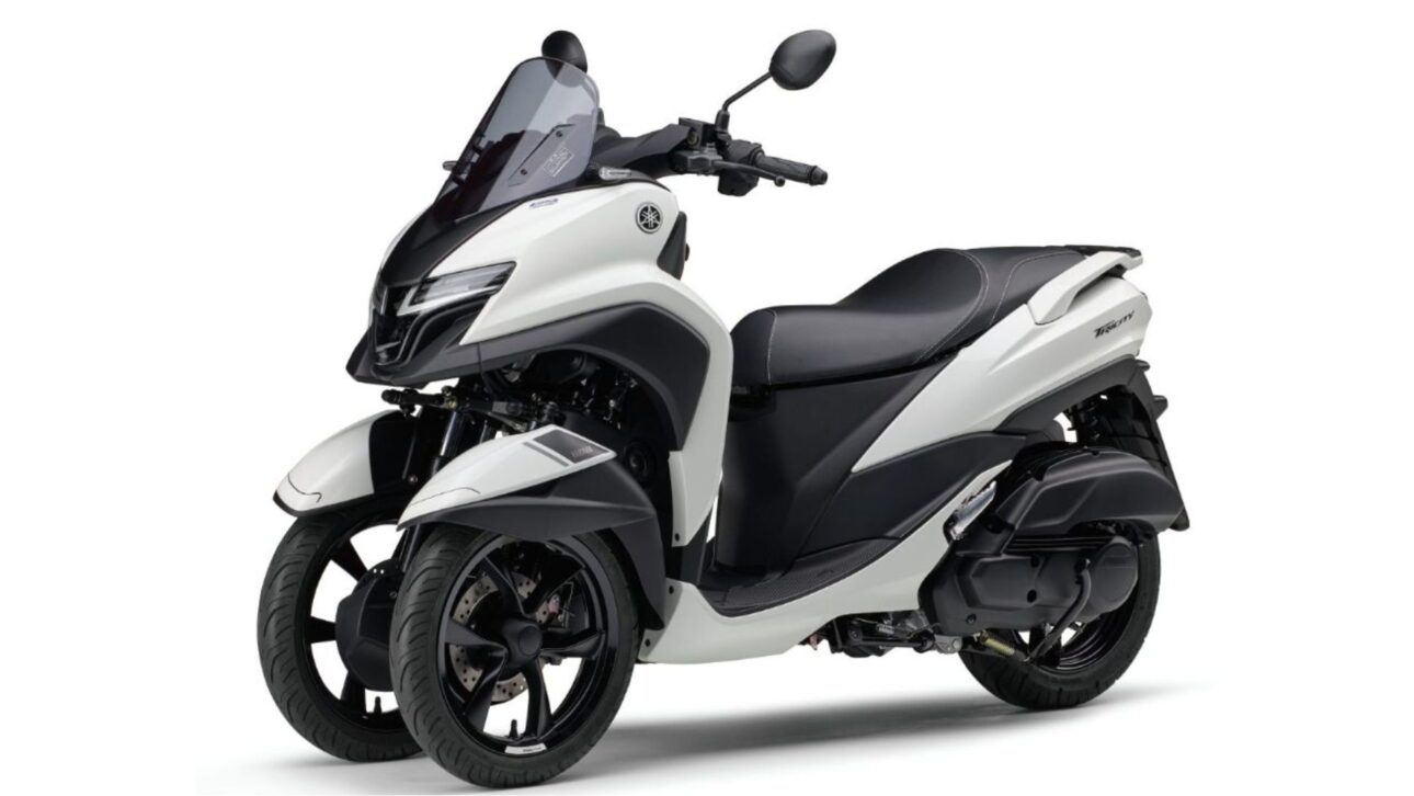Yamaha lança a Tricity 2026 no Japão com motor Blue Core, painel TFT conectado, design SUV e versões 125 e 155 ABS atualizadas.