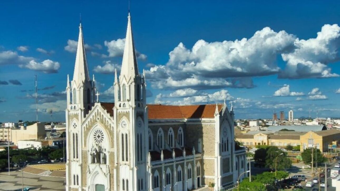 Petrolina surpreende no Vale do São Francisco com turismo cultural, vinícolas, Bodódromo e o Rio São Francisco como motor econômico.